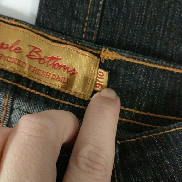 Apple Bottoms Black Boot Cut Jeans - size 9/10 - 28.5" Inseam - Picture 6 of 7